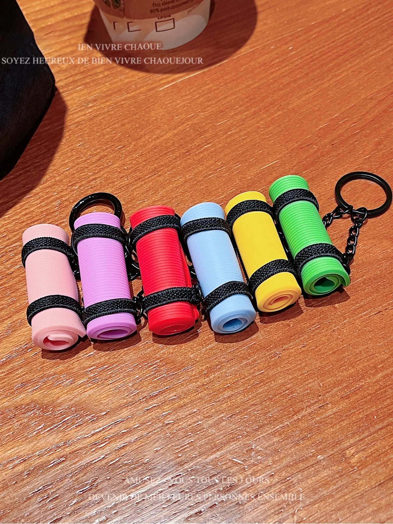 Creative Mini Yoga Mat Keychain, Keychain Accessory, Yoga Pad Keyring, Pilates Mat Yoga Charm Fitness Keychain for Bags, Bag Ornaments, Bag Hanging, Yoga Pilates Mat Bag Charm Decoration, Gym Bag Accessories, Car Backpack Keychain, Perfect Fitness Gift